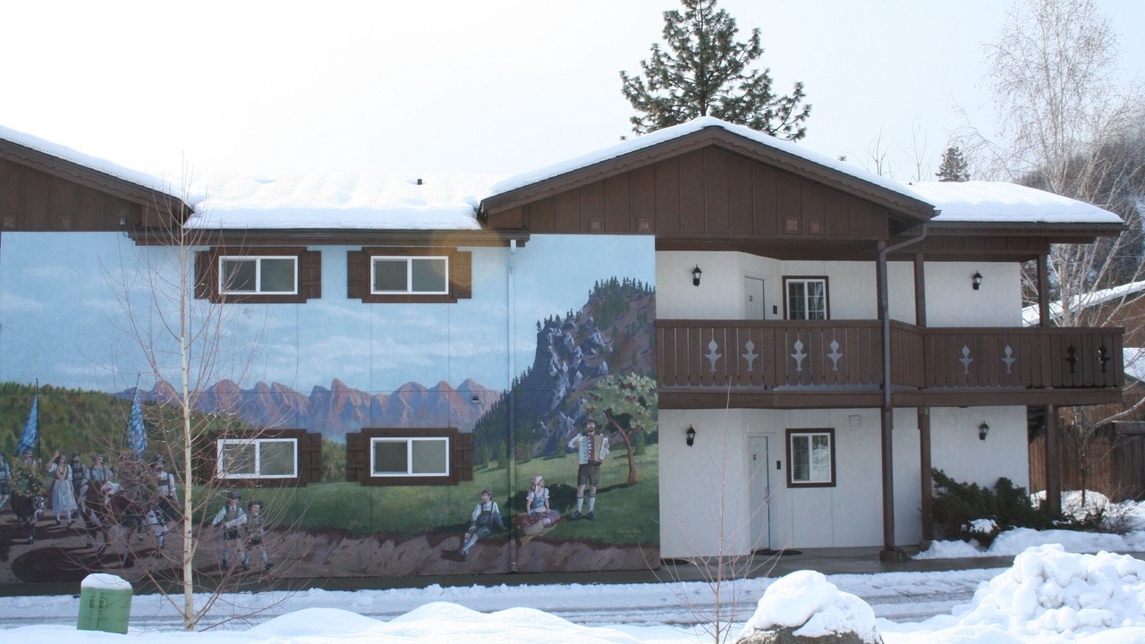 Photo of Others in Downtown Leavenworth