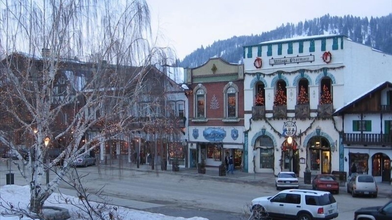 Photo of Others in Downtown Leavenworth