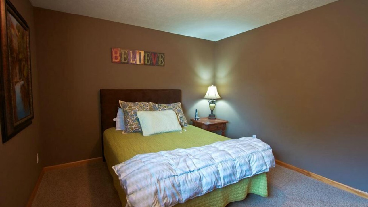 Photo of Bedroom in Lakeside Estates