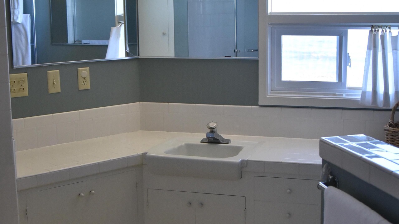 Photo of Bathroom in Coos Bay