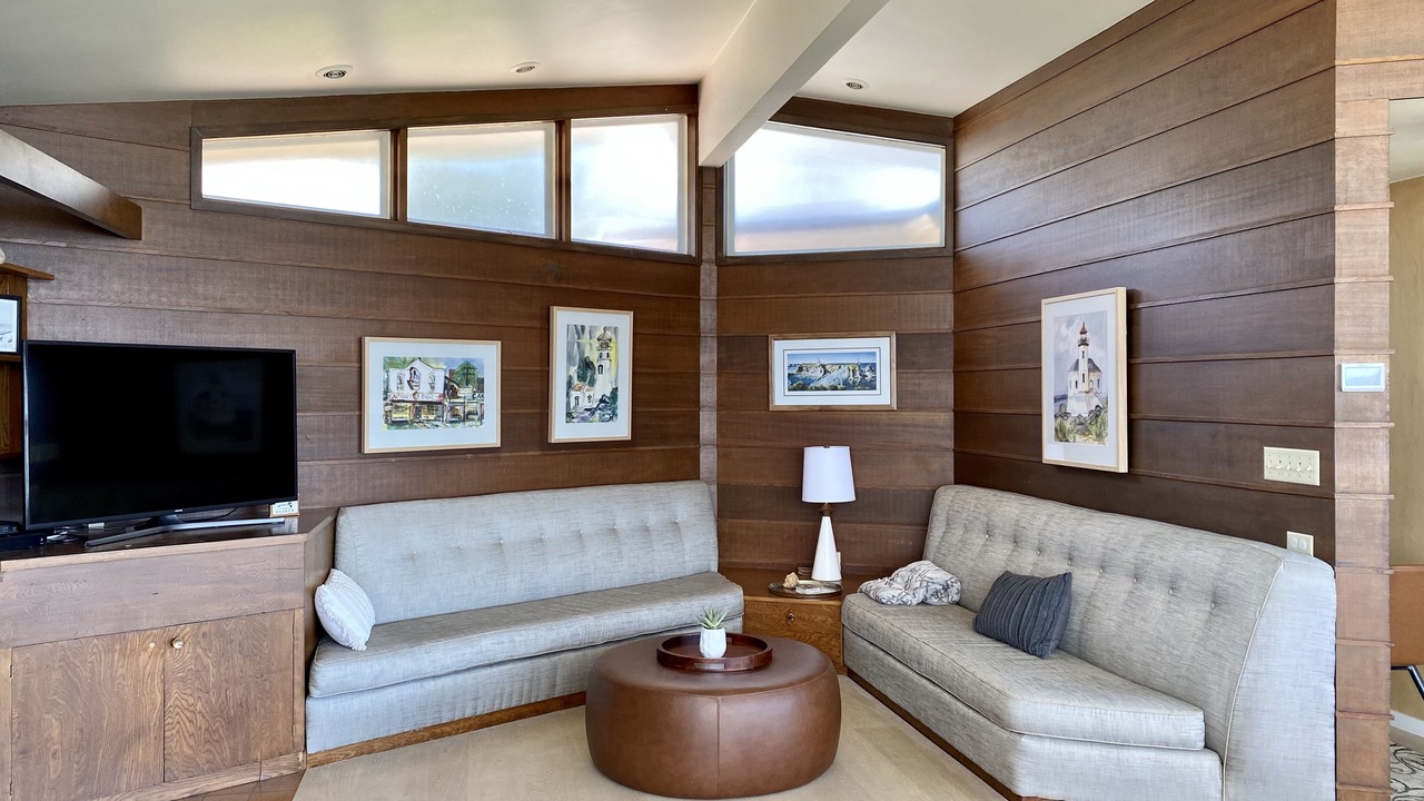 Photo of Livingroom in Coos Bay