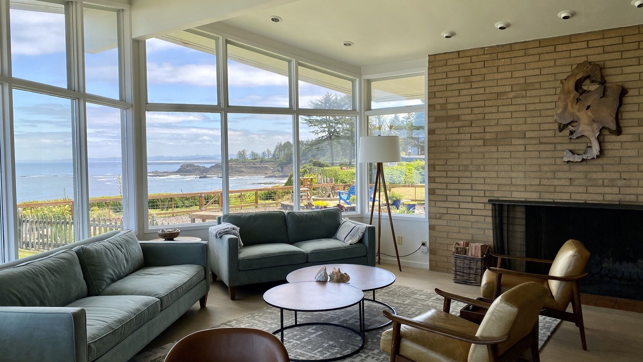 Photo of Livingroom in Coos Bay
