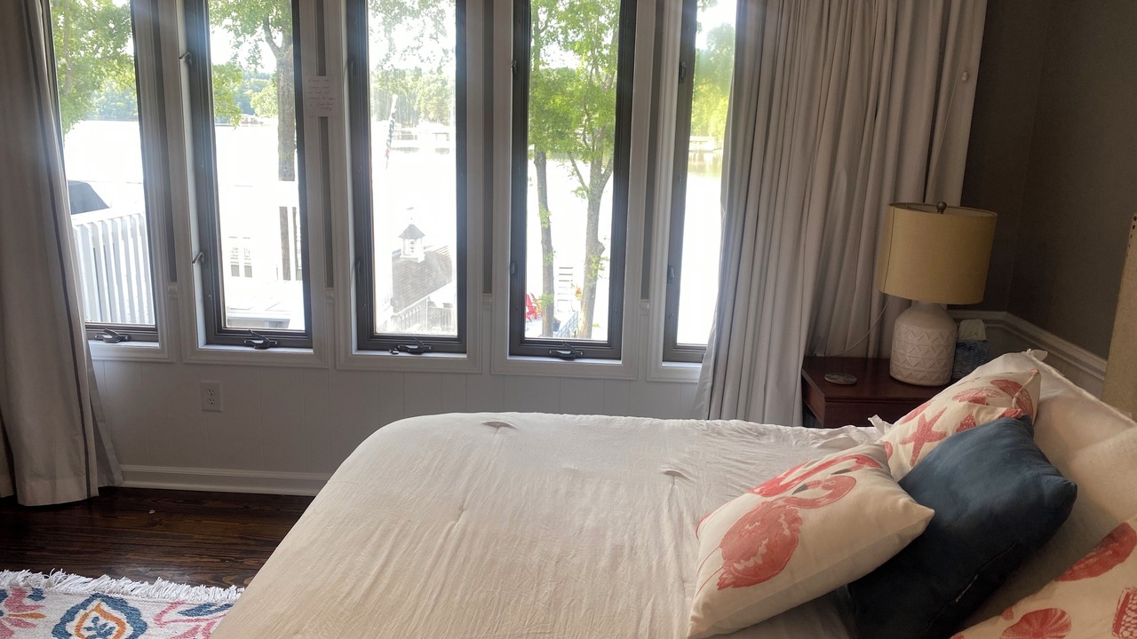 Photo of Bedroom in Leasburg