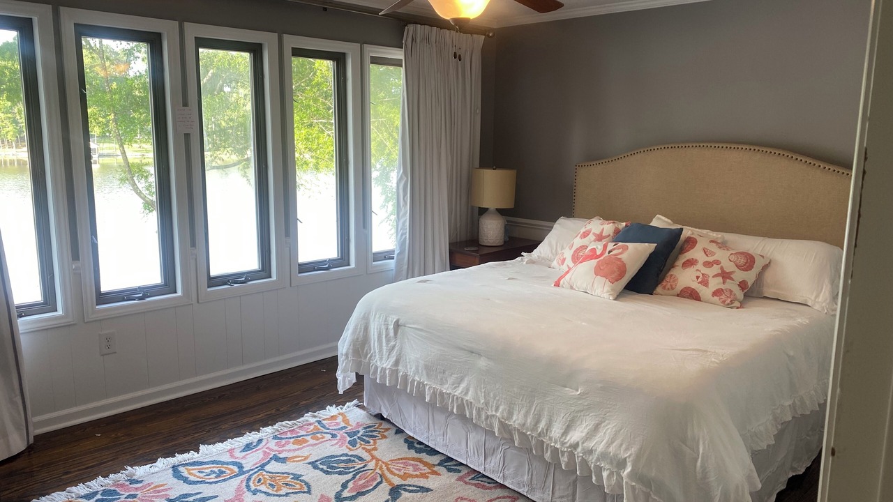 Photo of Bedroom in Leasburg