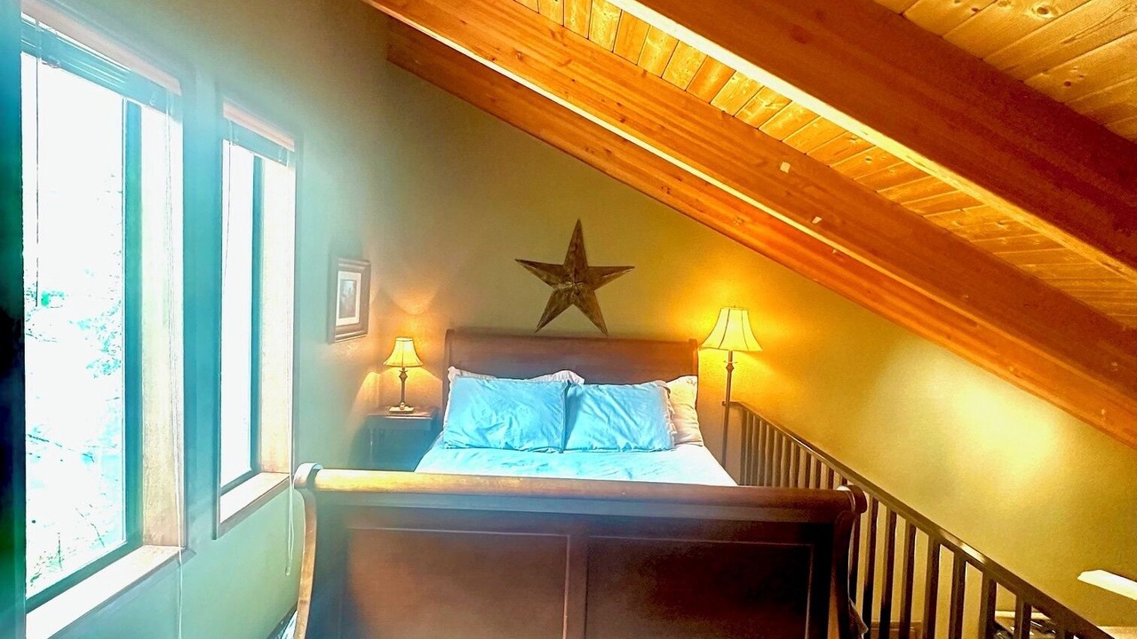 Photo of Bedroom in Roseburg