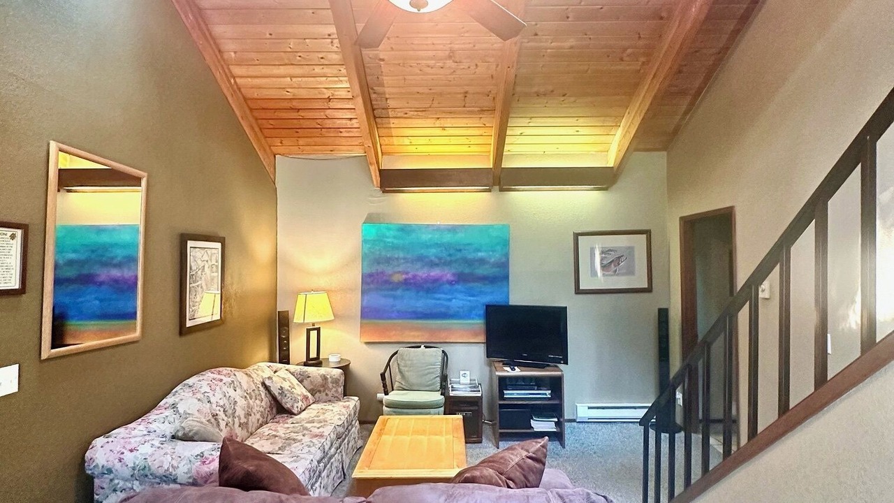 Photo of Livingroom in Roseburg