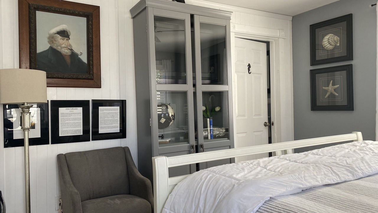 Photo of Bedroom in Off Broadway