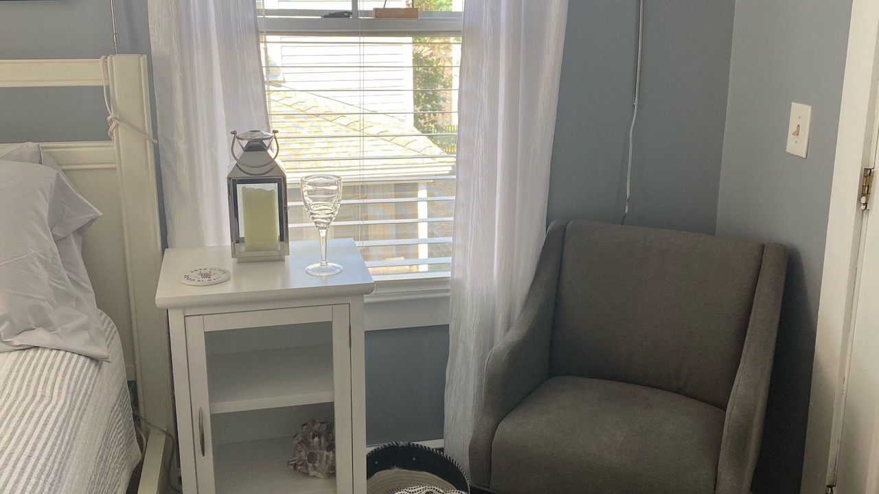 Photo of Bedroom in Off Broadway