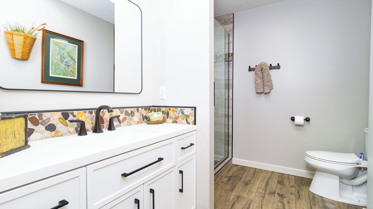 Photo of Bathroom in Lakeview