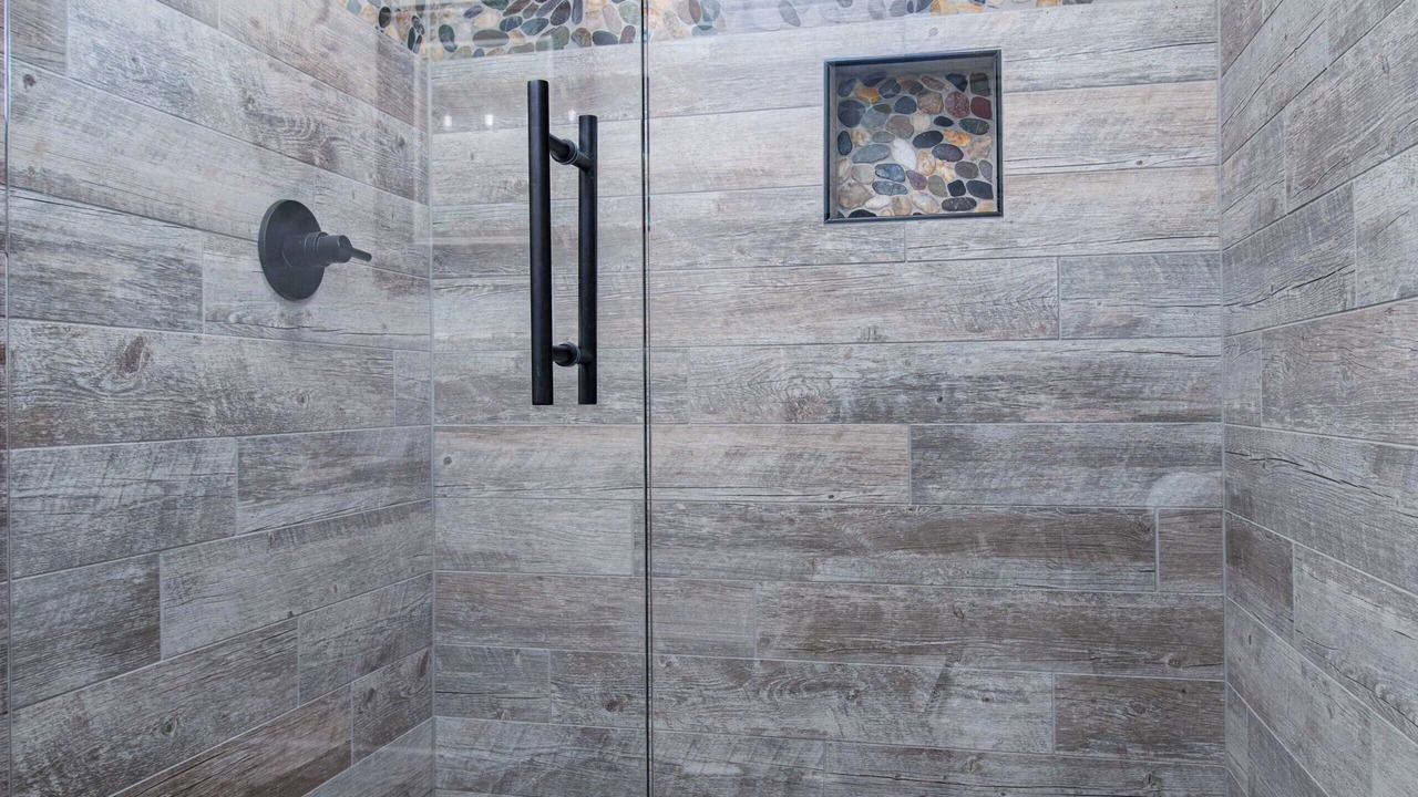 Photo of Bathroom in Lakeview