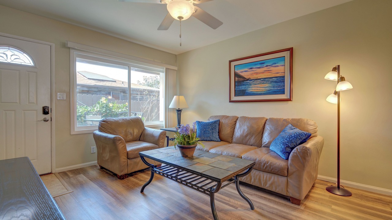Photo of Livingroom in North Pacific Beach