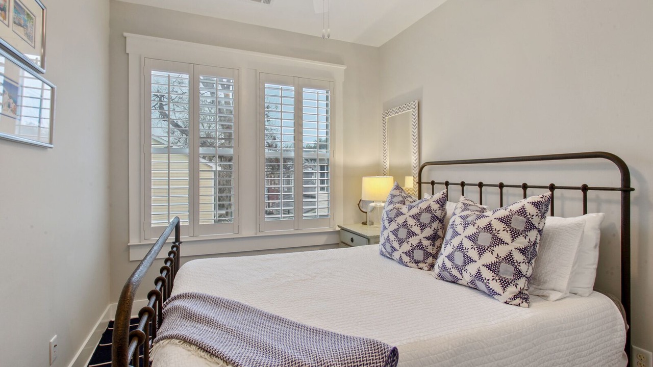 Photo of Bedroom in Beach Institute