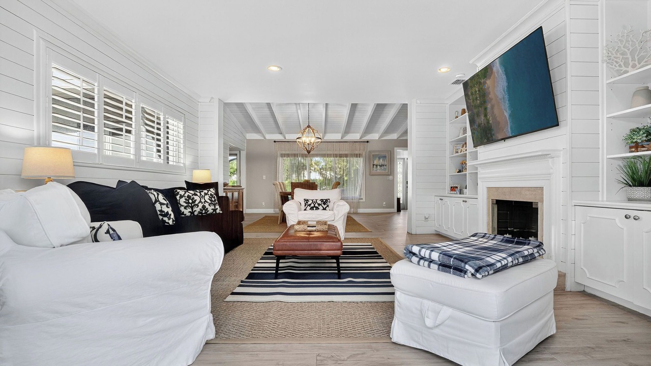 Photo of Livingroom in Sunrise Intracoastal