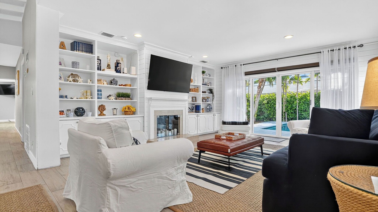 Photo of Livingroom in Sunrise Intracoastal