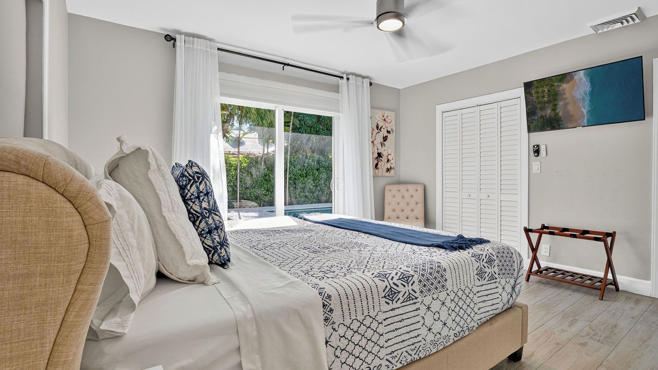Photo of Bedroom in Sunrise Intracoastal