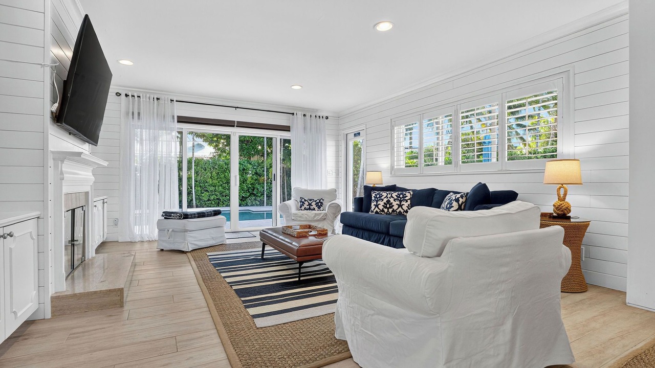 Photo of Livingroom in Sunrise Intracoastal