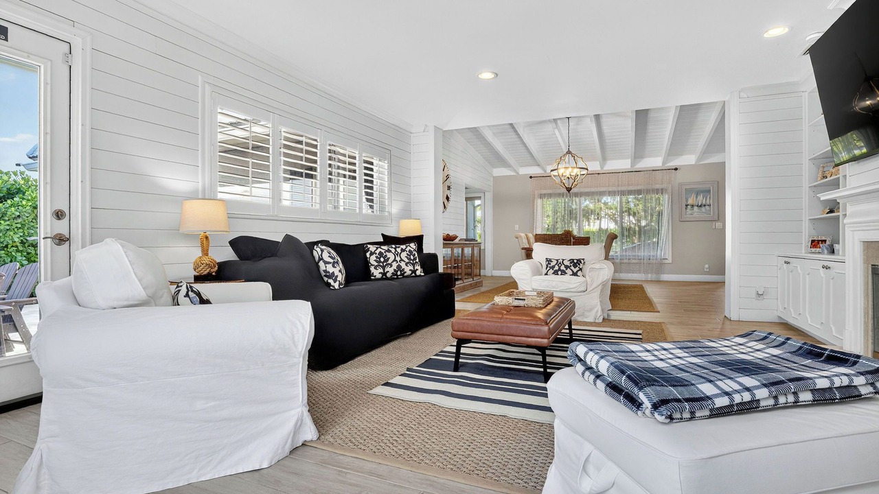 Photo of Livingroom in Sunrise Intracoastal