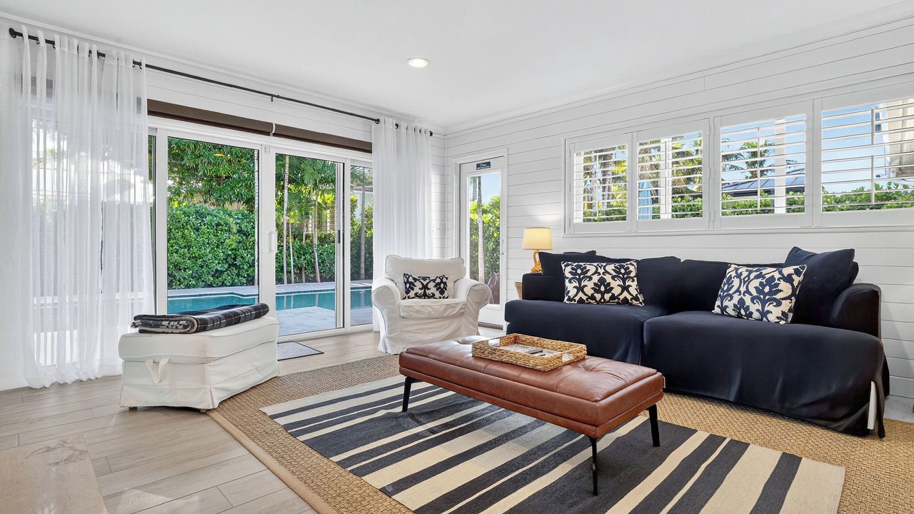 Photo of Livingroom in Sunrise Intracoastal