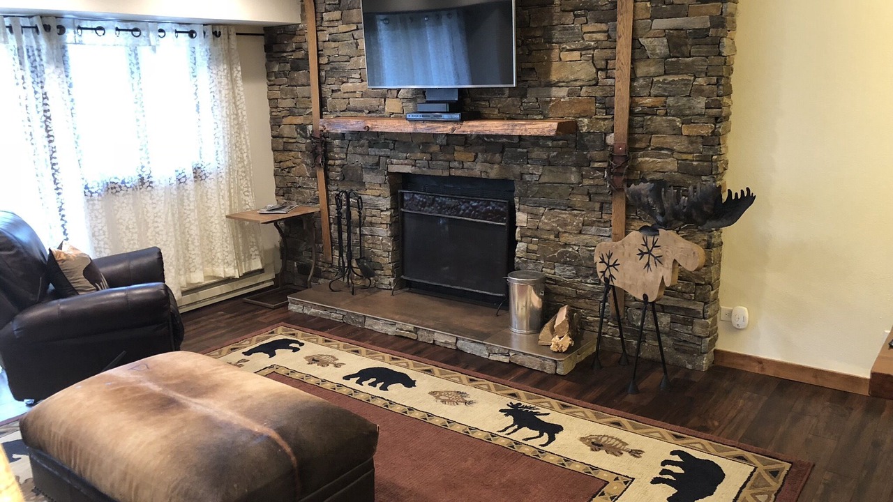 Photo of Livingroom in Peak 9