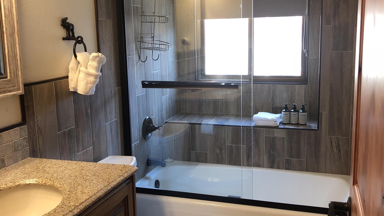 Photo of Bathroom in Peak 9