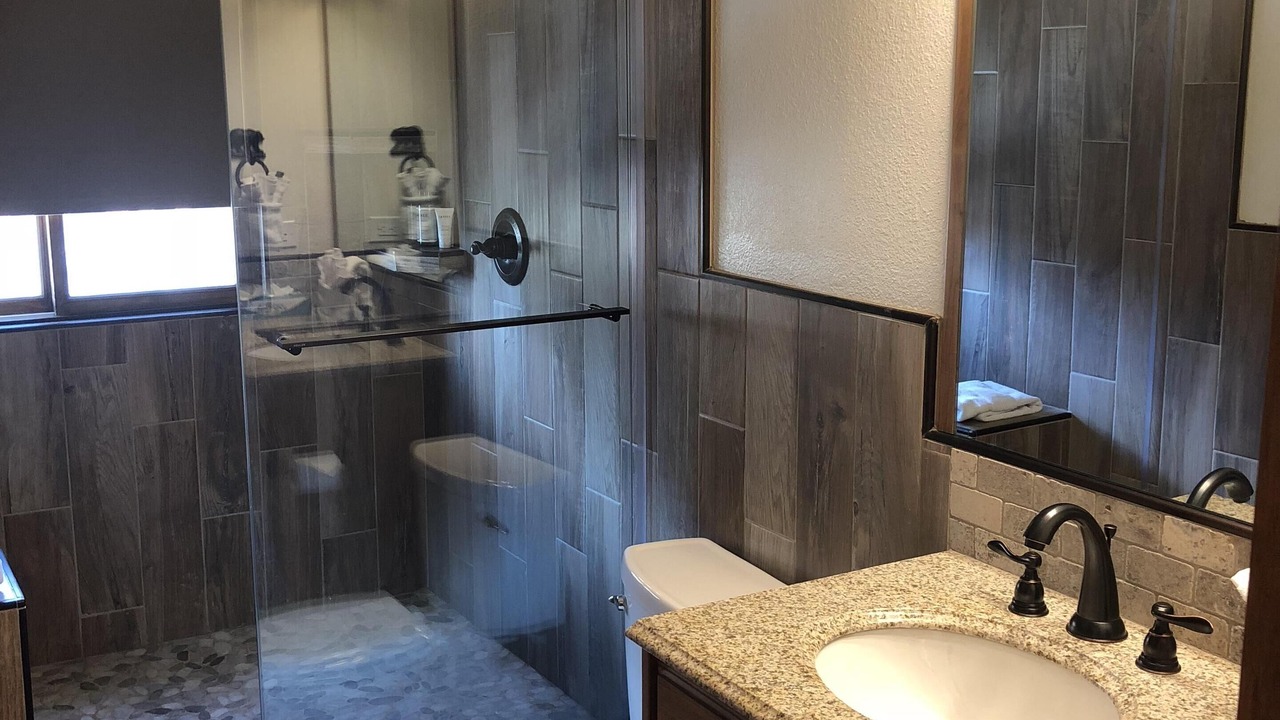 Photo of Bathroom in Peak 9