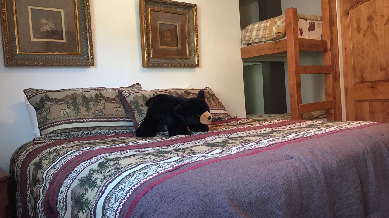 Photo of Bedroom in Peak 9