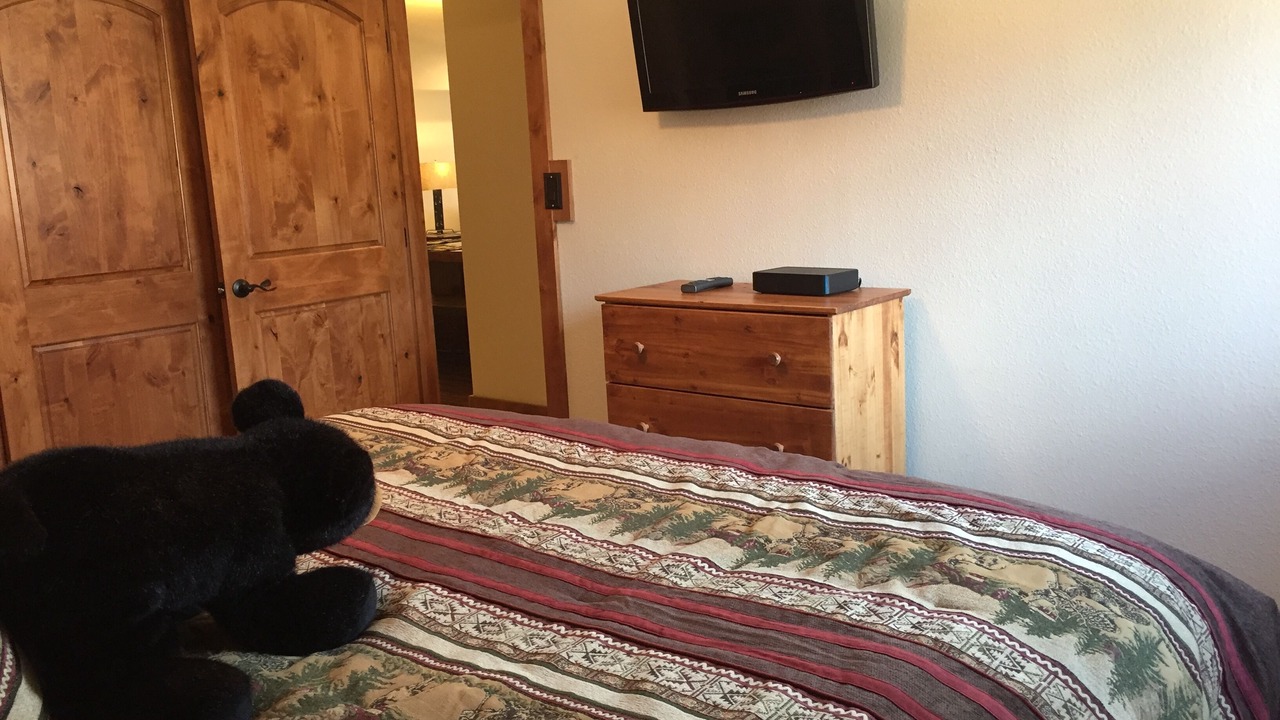 Photo of Bedroom in Peak 9