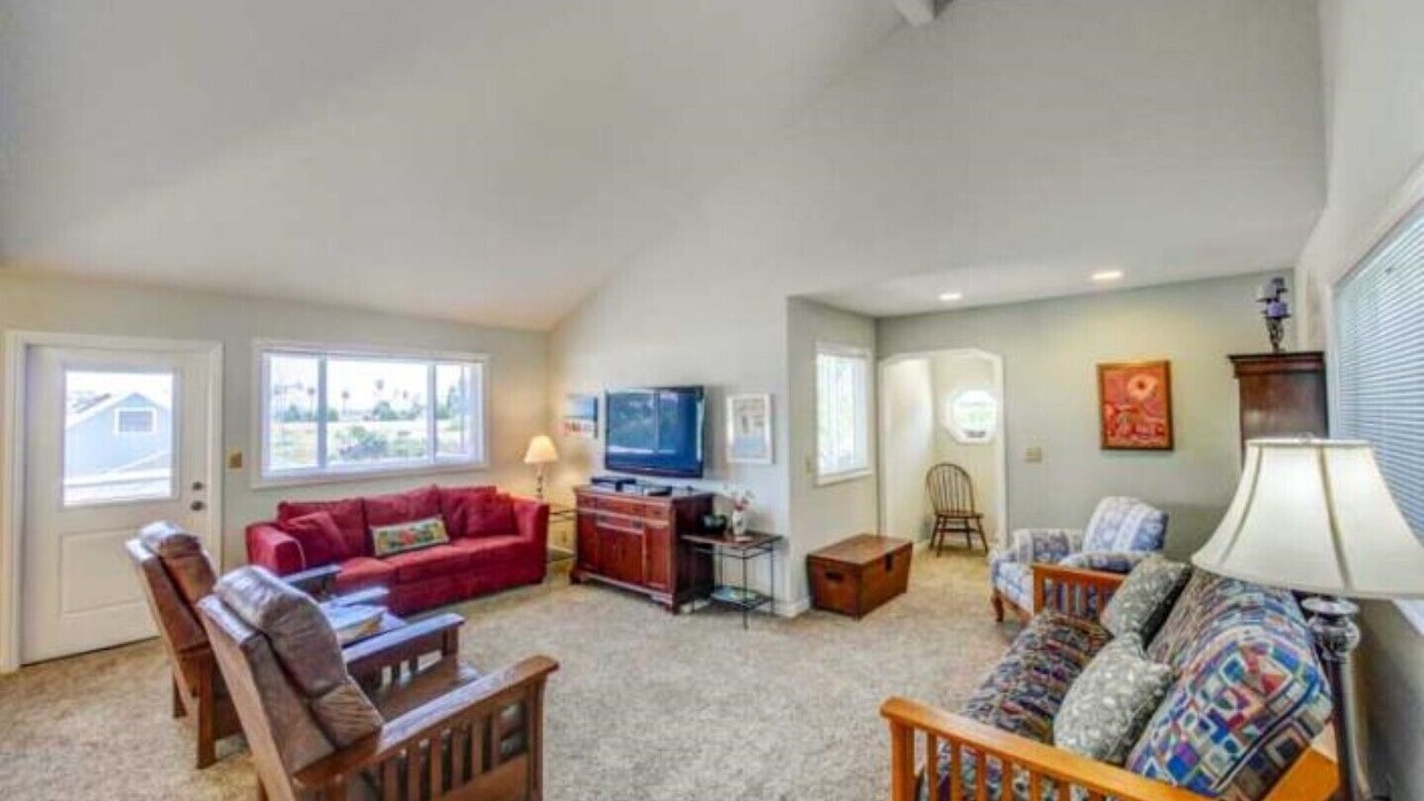 Photo of Livingroom in Westside Santa Cruz