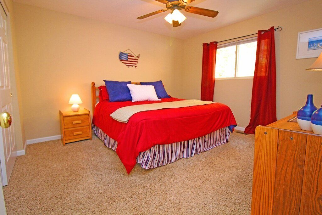 Photo of Bedroom in Lakeside Estates