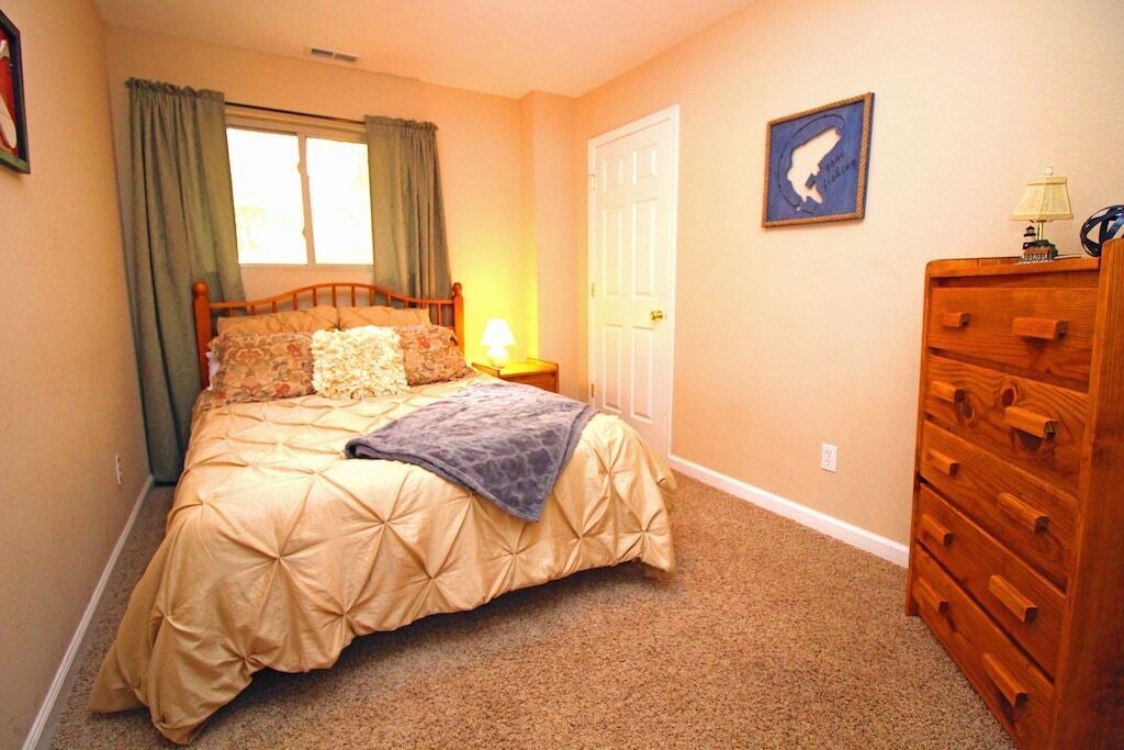 Photo of Bedroom in Lakeside Estates