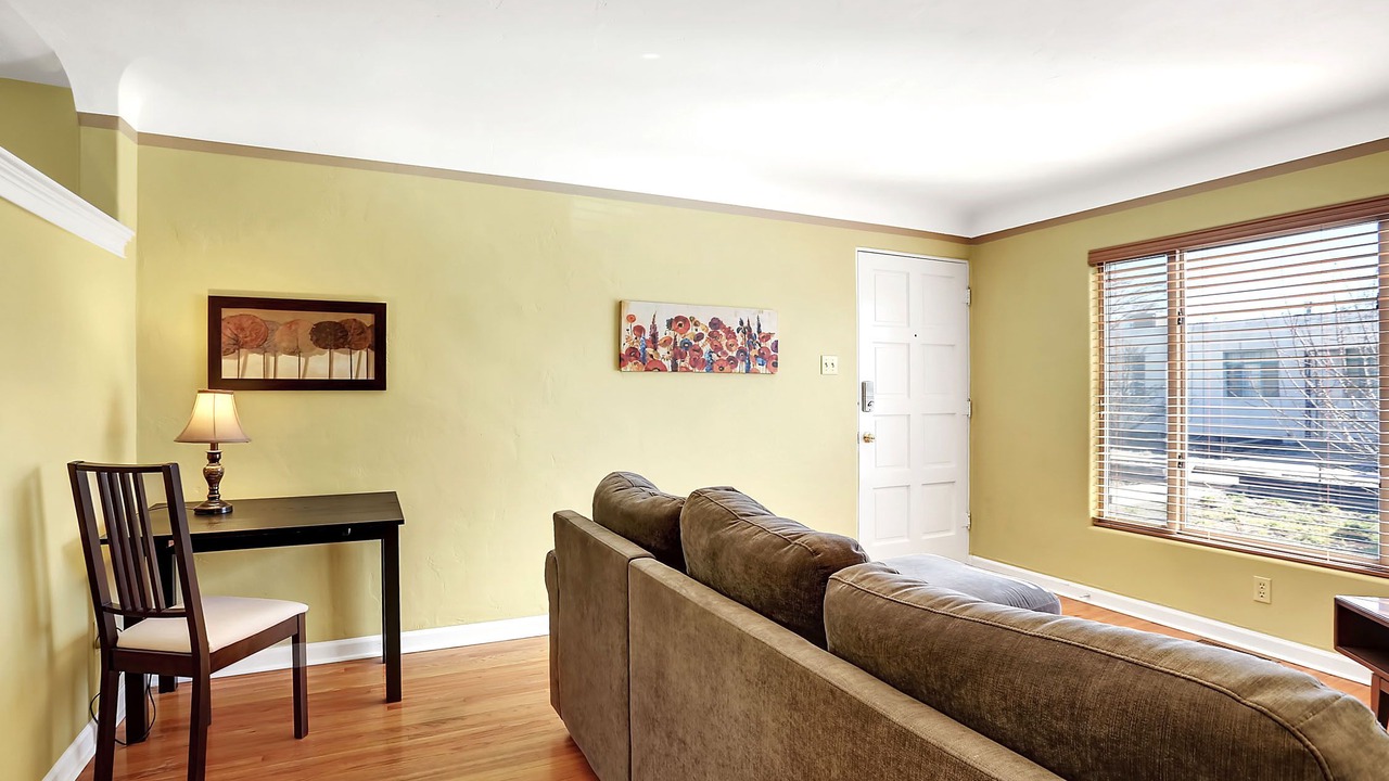 Photo of Livingroom in Highland Business
