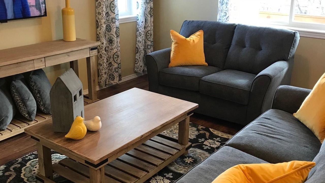 Photo of Livingroom in Franklin to the Fort