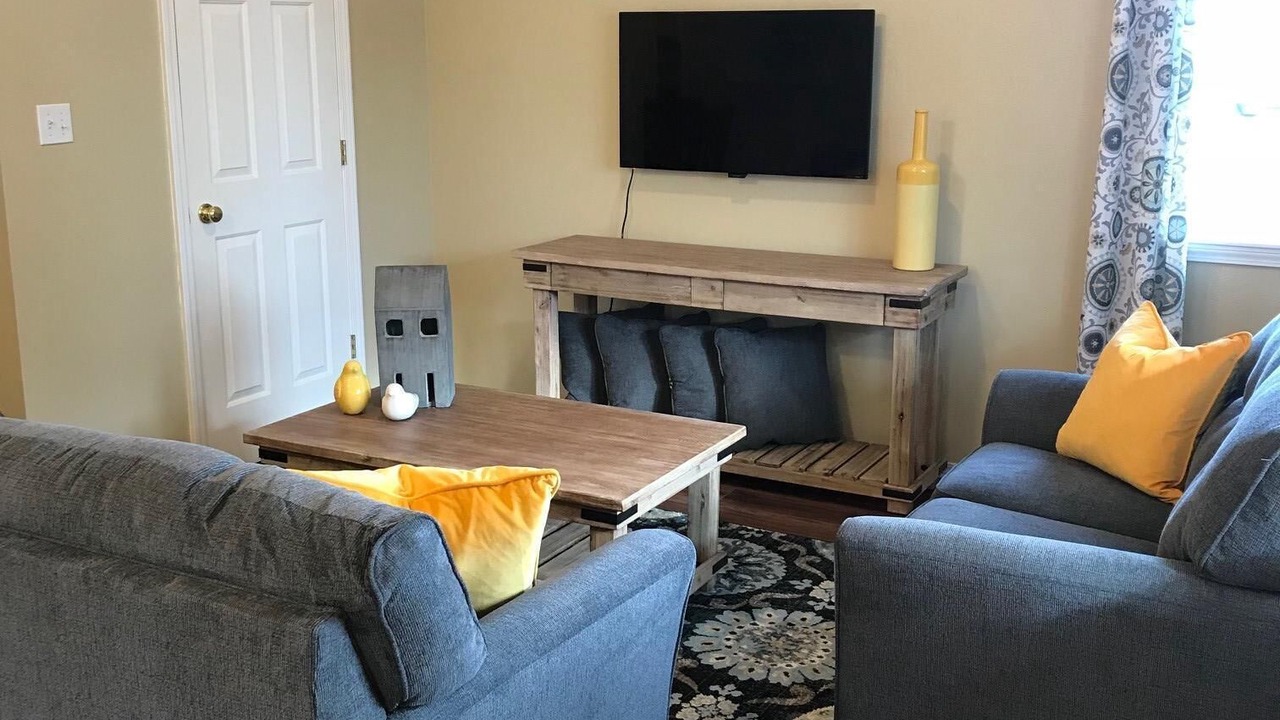 Photo of Livingroom in Franklin to the Fort