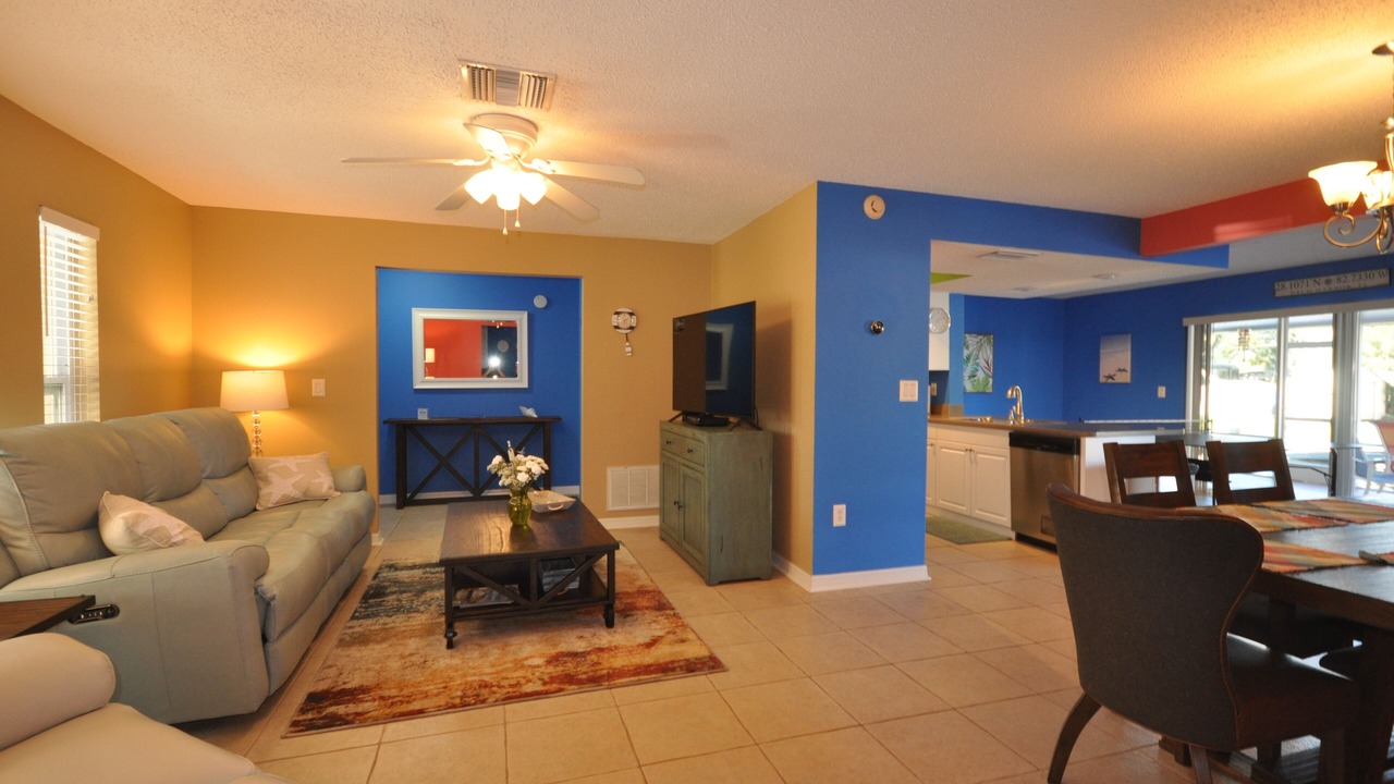 Photo of Livingroom in Lake Shore Estates