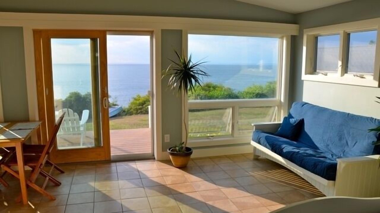 Photo of Livingroom in Greenport West