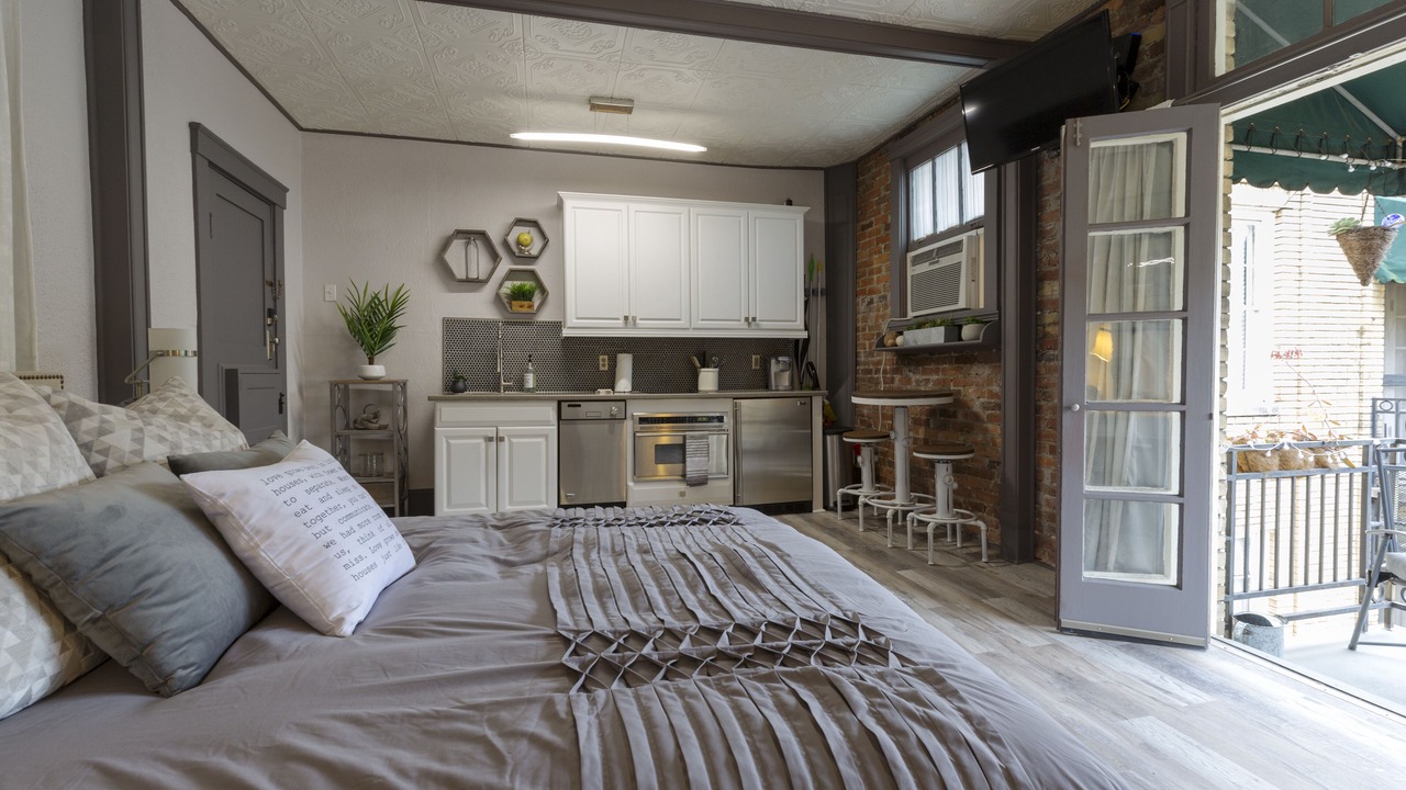 Photo of Bedroom in Historic District - North