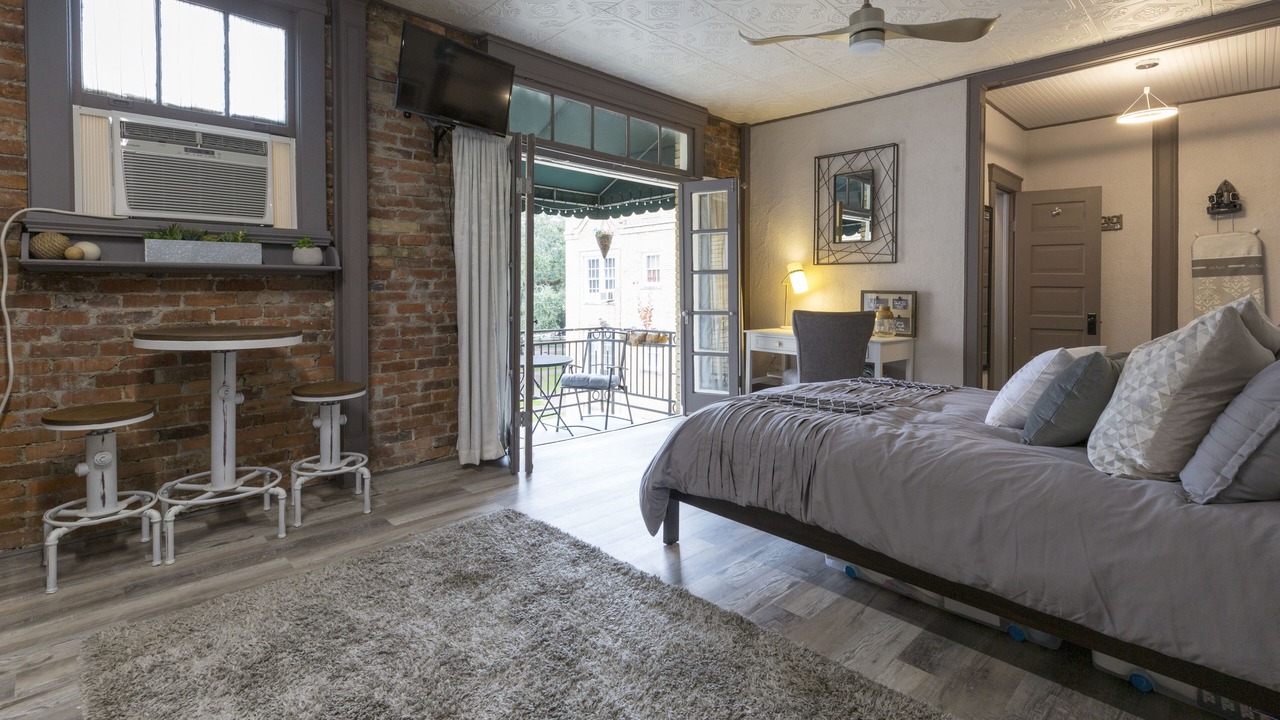 Photo of Bedroom in Historic District - North