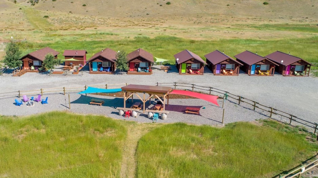 Photo of Others in Emigrant