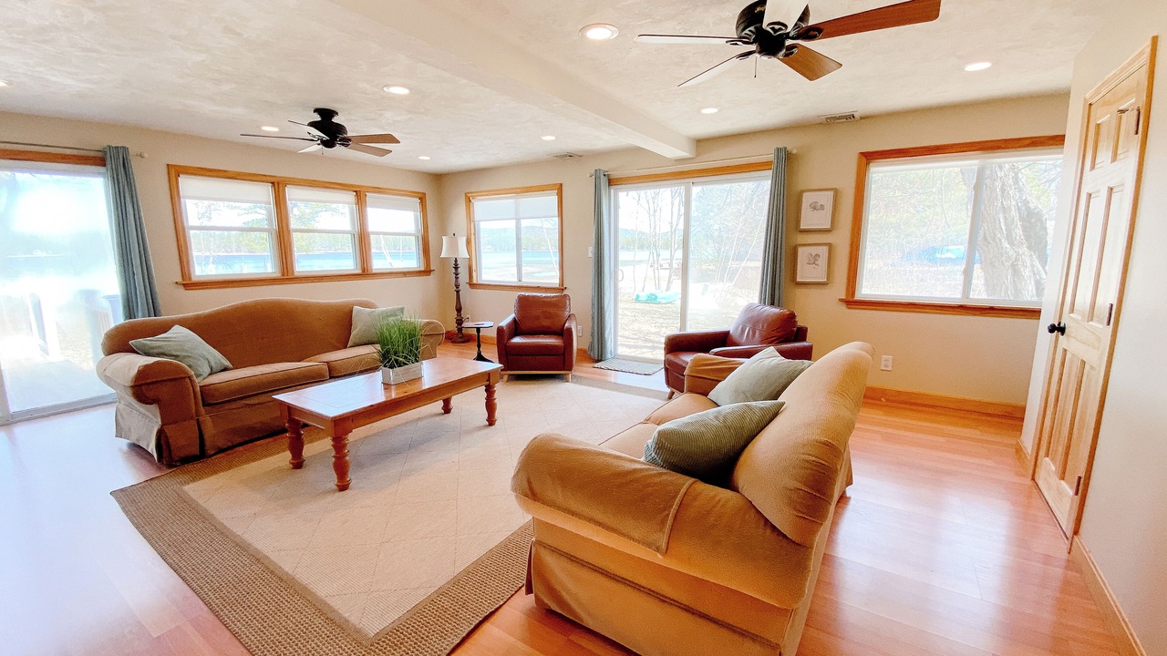 Photo of Livingroom in The Bays