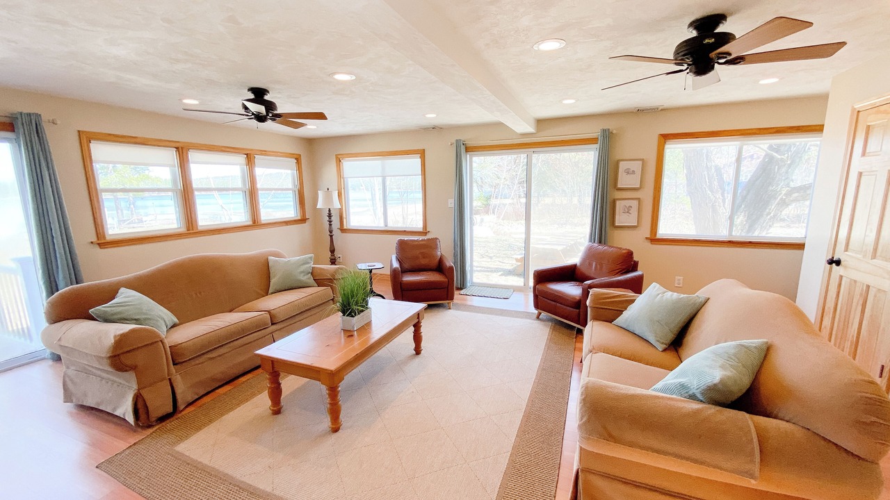 Photo of Livingroom in The Bays