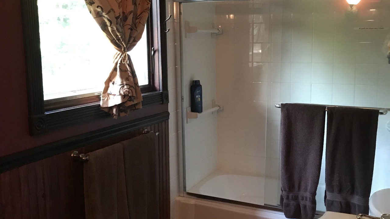 Photo of Bathroom in Hunter