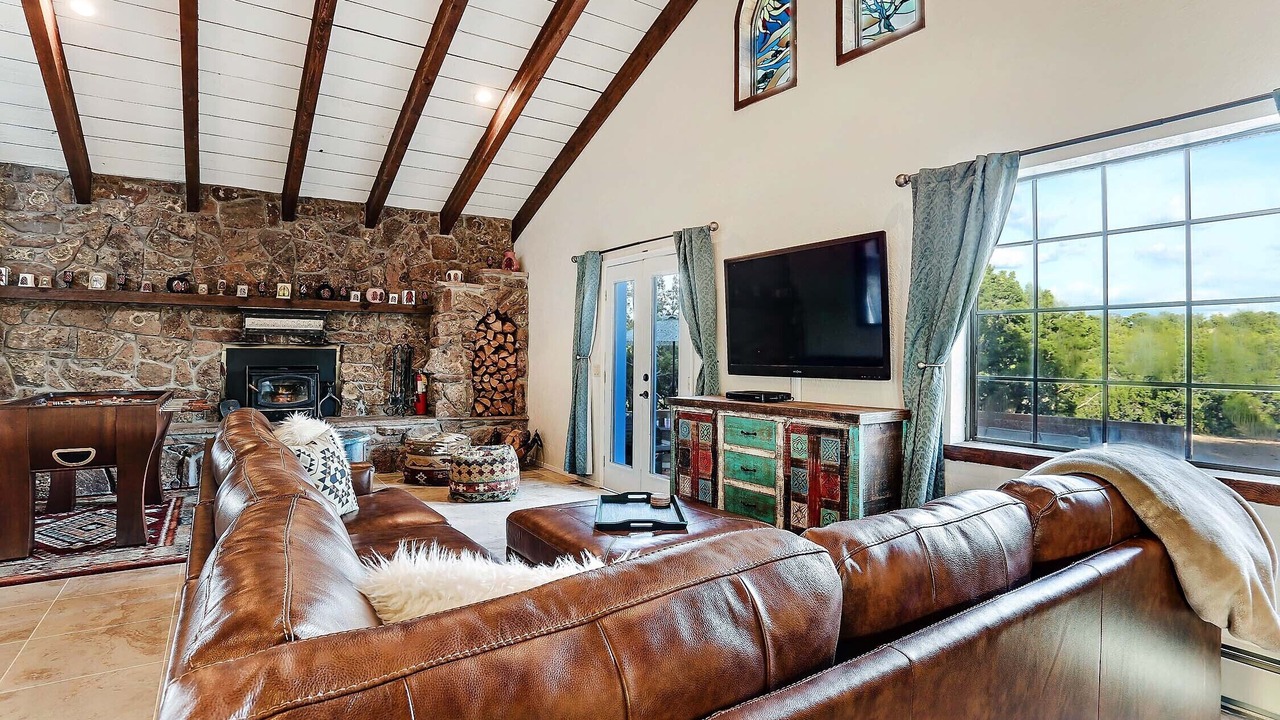 Photo of Livingroom in West Alameda