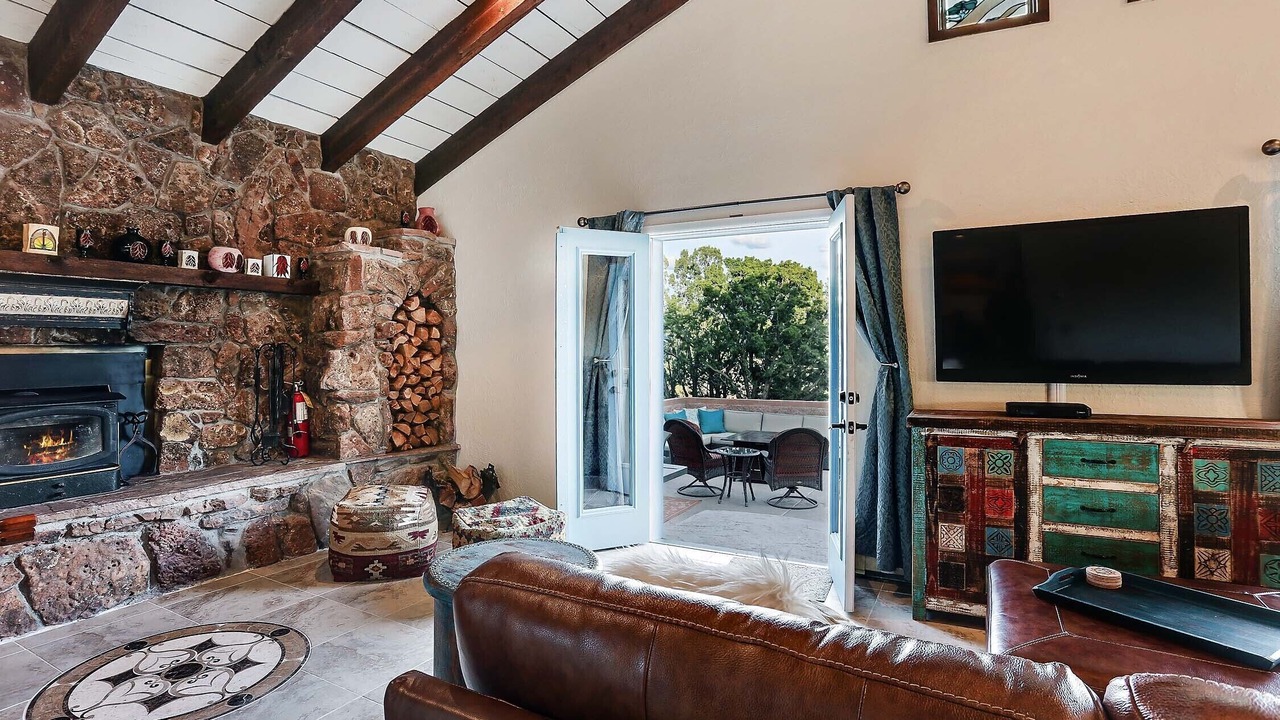 Photo of Livingroom in West Alameda