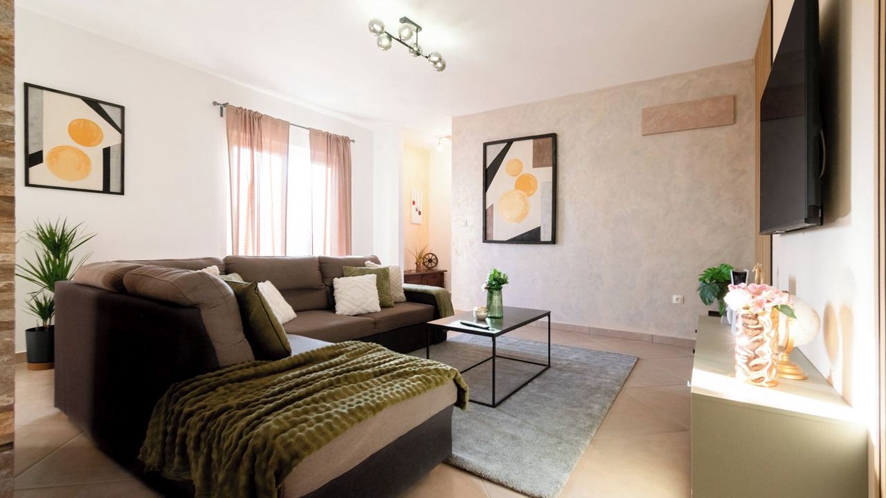 Photo of Livingroom in Tinjan