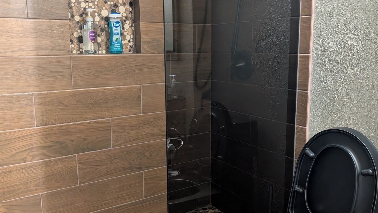 Photo of Bathroom in Carrell Oaks