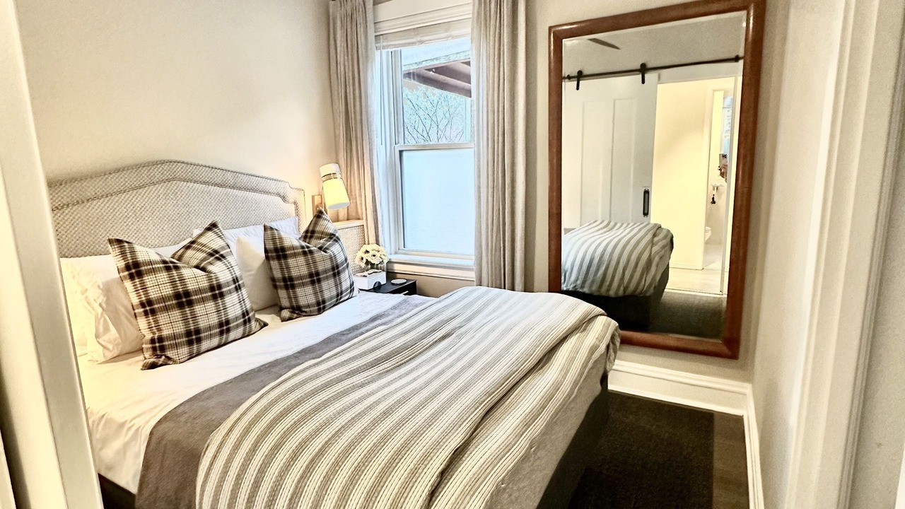 Photo of Bedroom in Edgewater