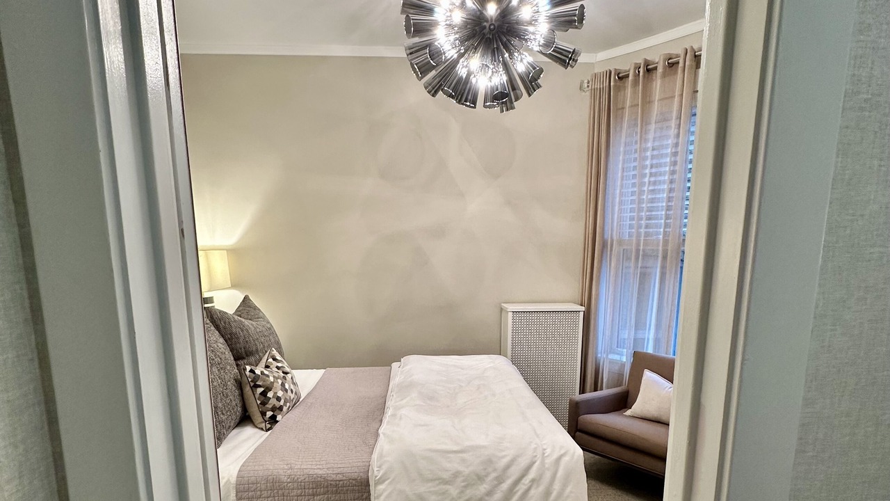 Photo of Bedroom in Edgewater