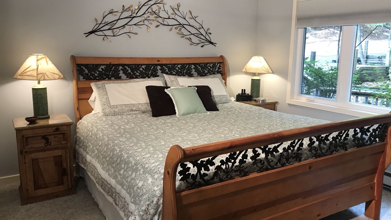 Photo of Bedroom in Maple City