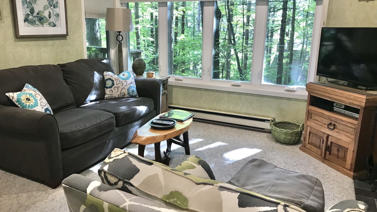 Photo of Livingroom in Maple City