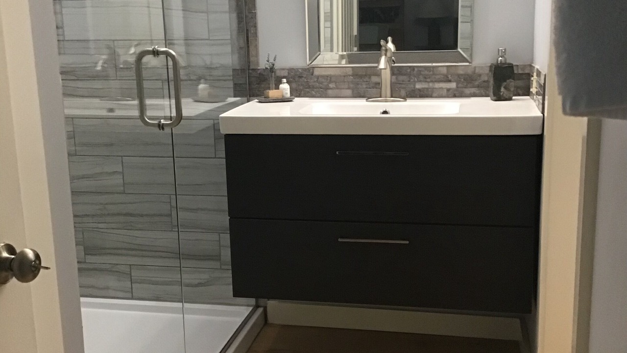 Photo of Bathroom in Maple City